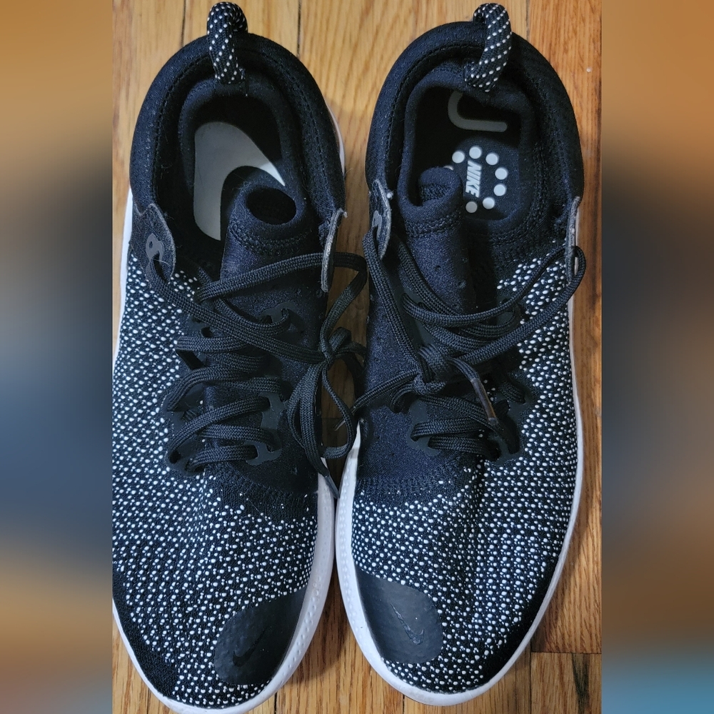 Nike Men's Black and White Sneakers